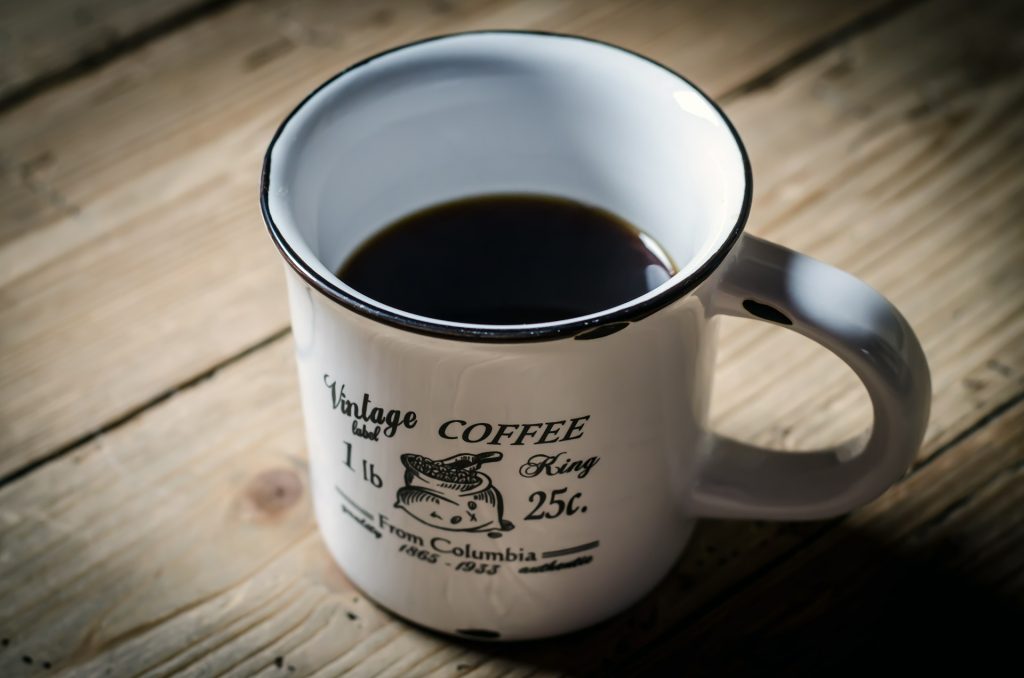 pregnant women drink coffee